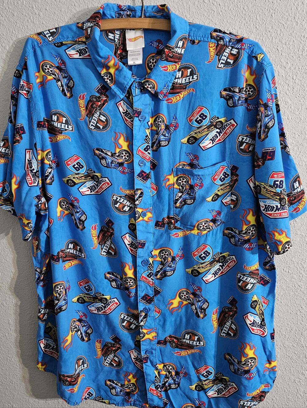 Hot Wheels Adults Button Up Short-Sleeved Shirt, XL
